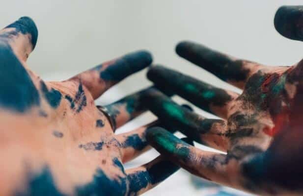 Dipingere con le mani